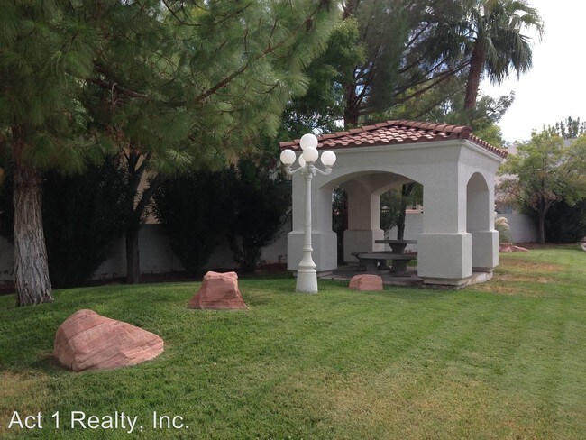 Building Photo - 2975 Bluegrass Ln