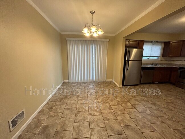Building Photo - 8105 Hedges Ave