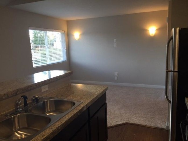 Building Photo - 2 bedroom in Lynnwood WA 98087