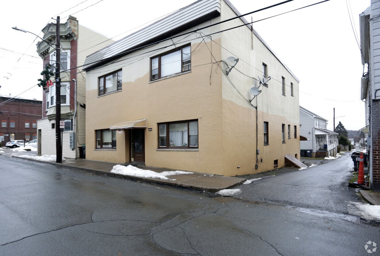 Primary Photo - 721 Centre St