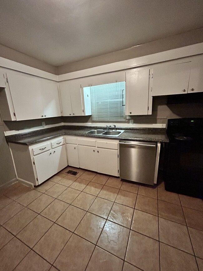 Building Photo - 4500 Schaer St