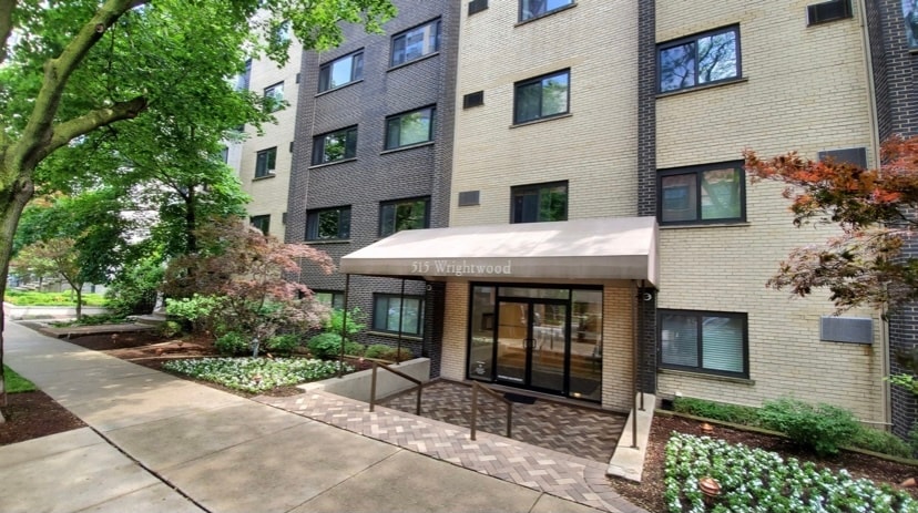 Primary Photo - 515 W Wrightwood Ave