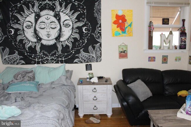 Foto del edificio - 107 Laurel Ave