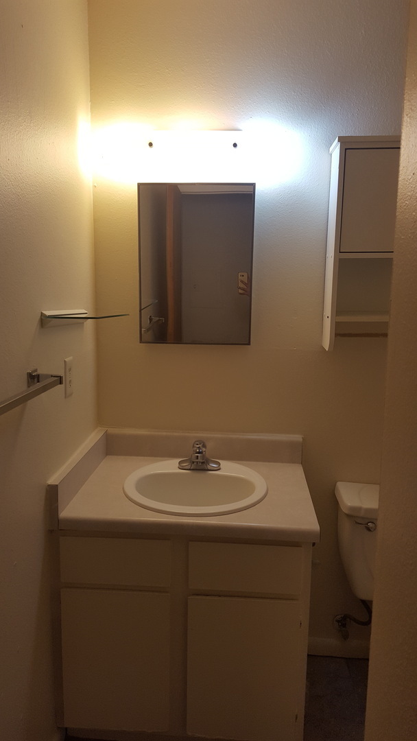 Building Photo - West Glenwood Condo - Covered Private Deck!