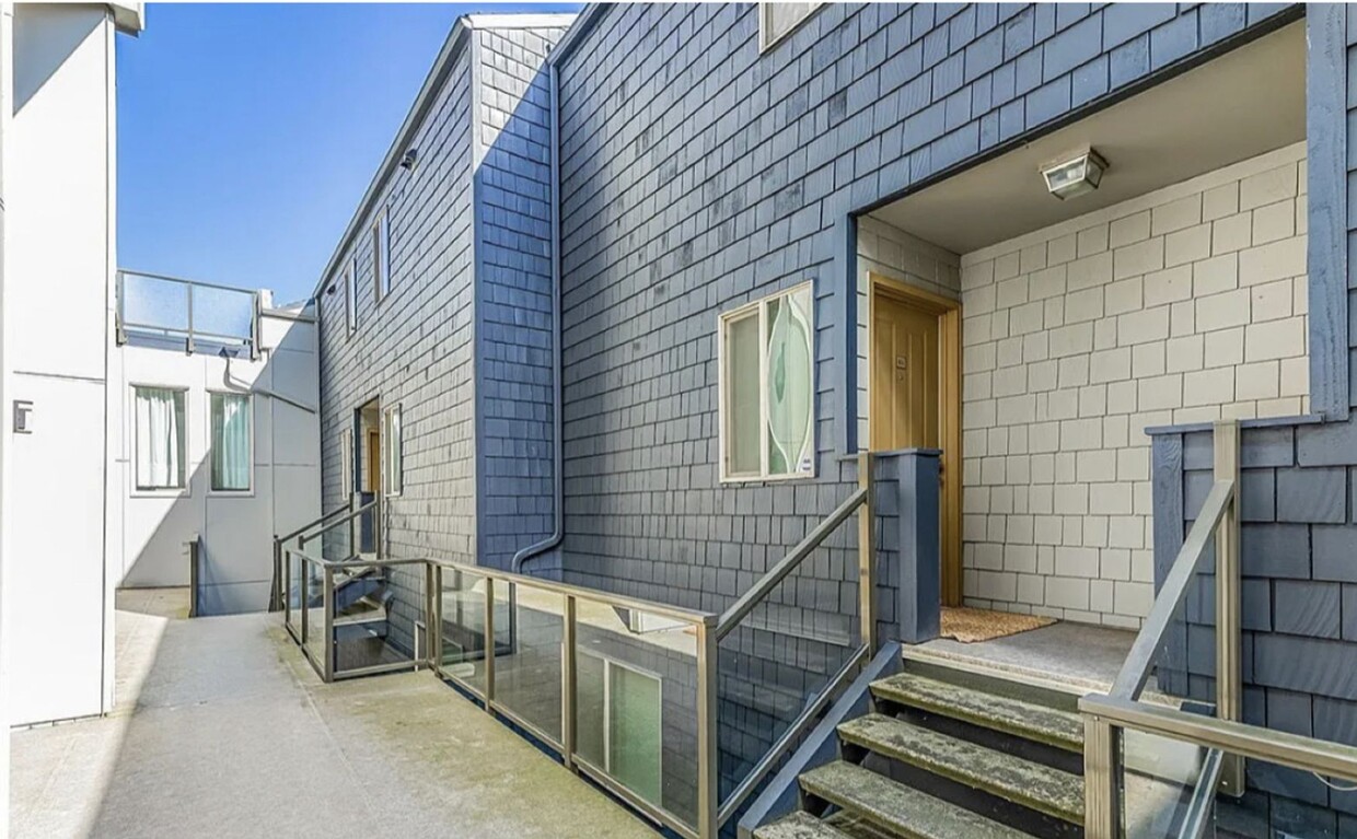 Primary Photo - Stunning Sand Point Condo with Loft and Ba...