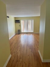 Building Photo - 925 Laprairie St