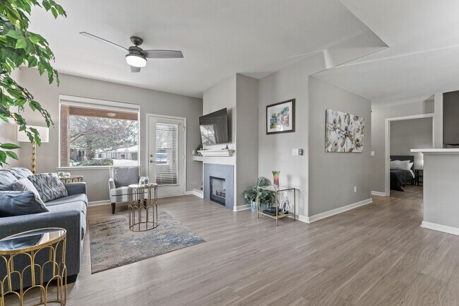 Foto del edificio - 900 S Meadows Pkwy