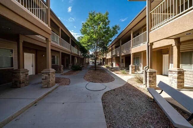 Foto del edificio - 2476 Orion Way