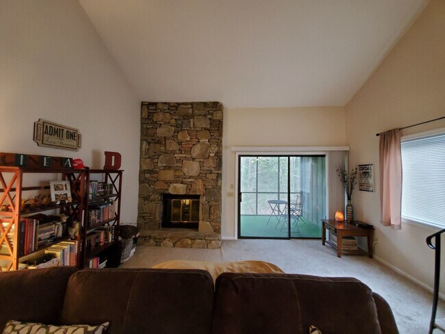 Building Photo - Juniper Lane 219