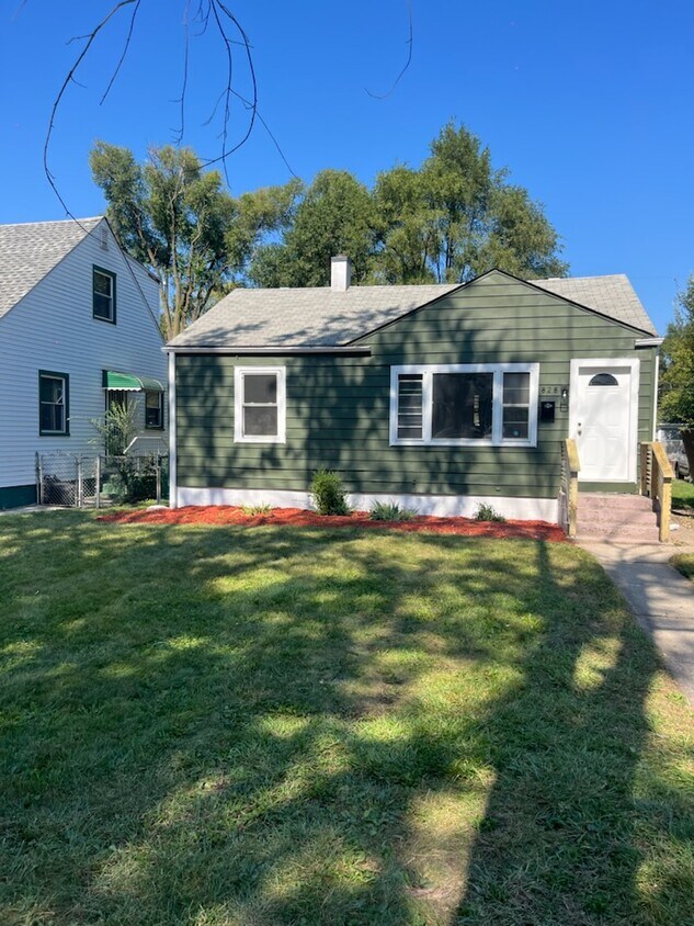 Foto principal - 828 E 35th Pl