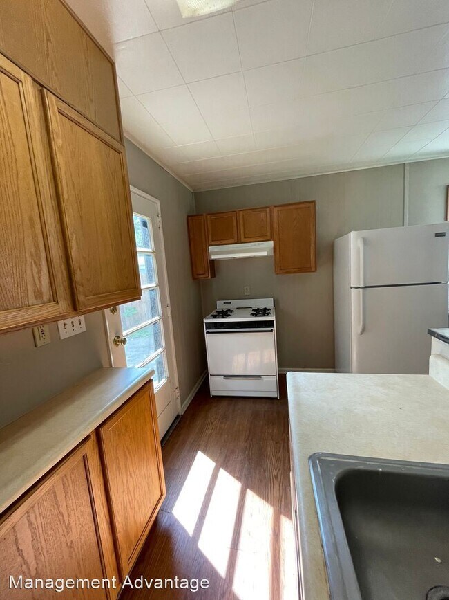 Building Photo - 3 br, 1 bath House - 259 E Sunset Lane