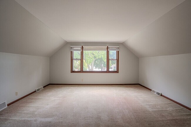 Building Photo - 1619 N 72nd St