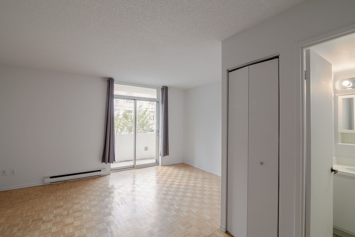Primary Photo - 1595 Rue Rachel E