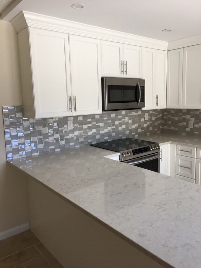 Building Photo - 217 2nd Ct