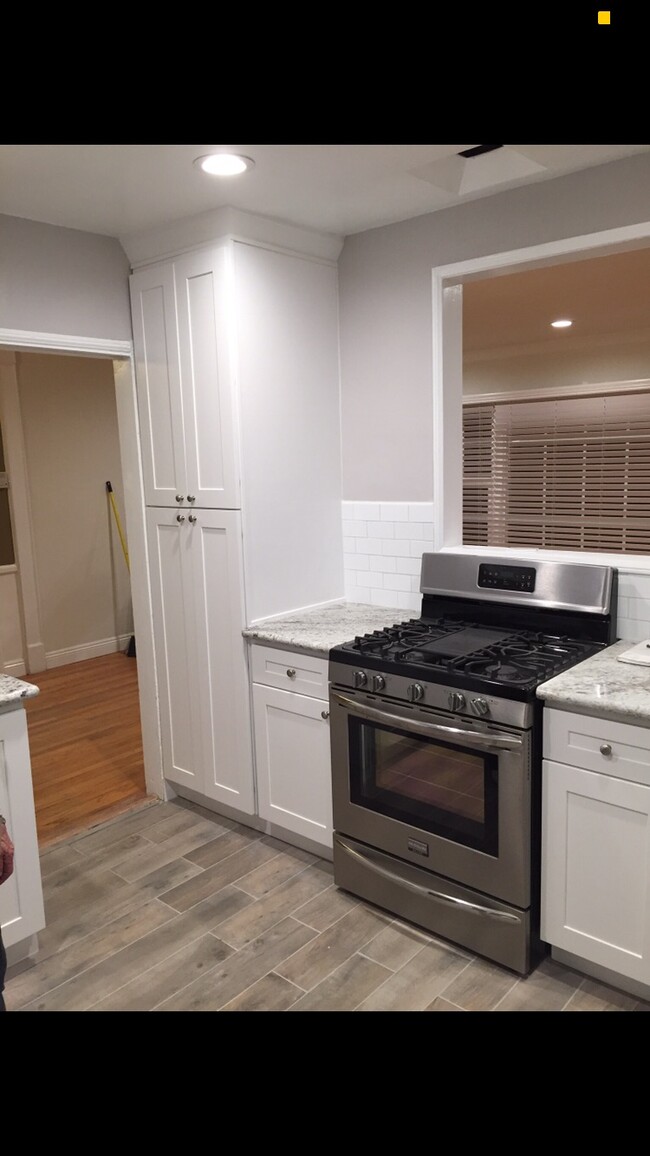 Foto del edificio - 4411 Ensign Ave