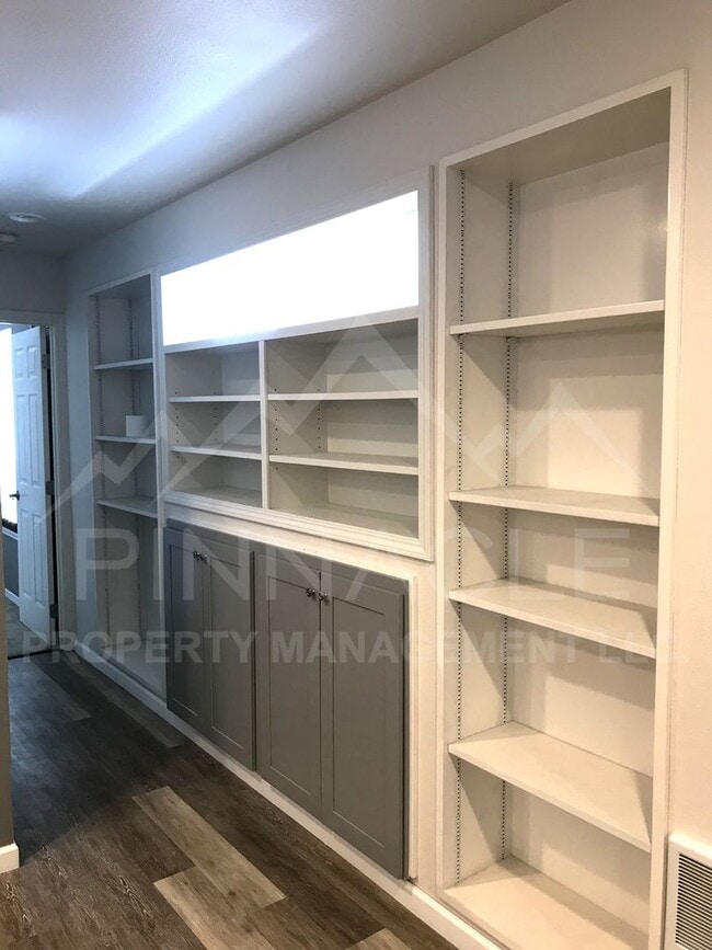 Building Photo - Beautiful One Bedroom Apartment Home