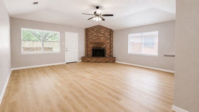 Foto del edificio - 22131 Pearl Lake Dr