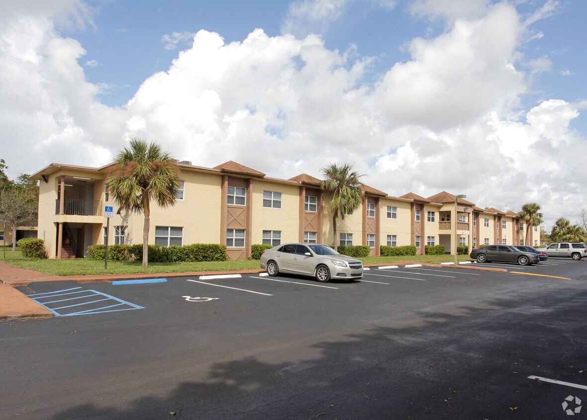 Deerfield Garden Condos Apartments Pompano Beach, FL