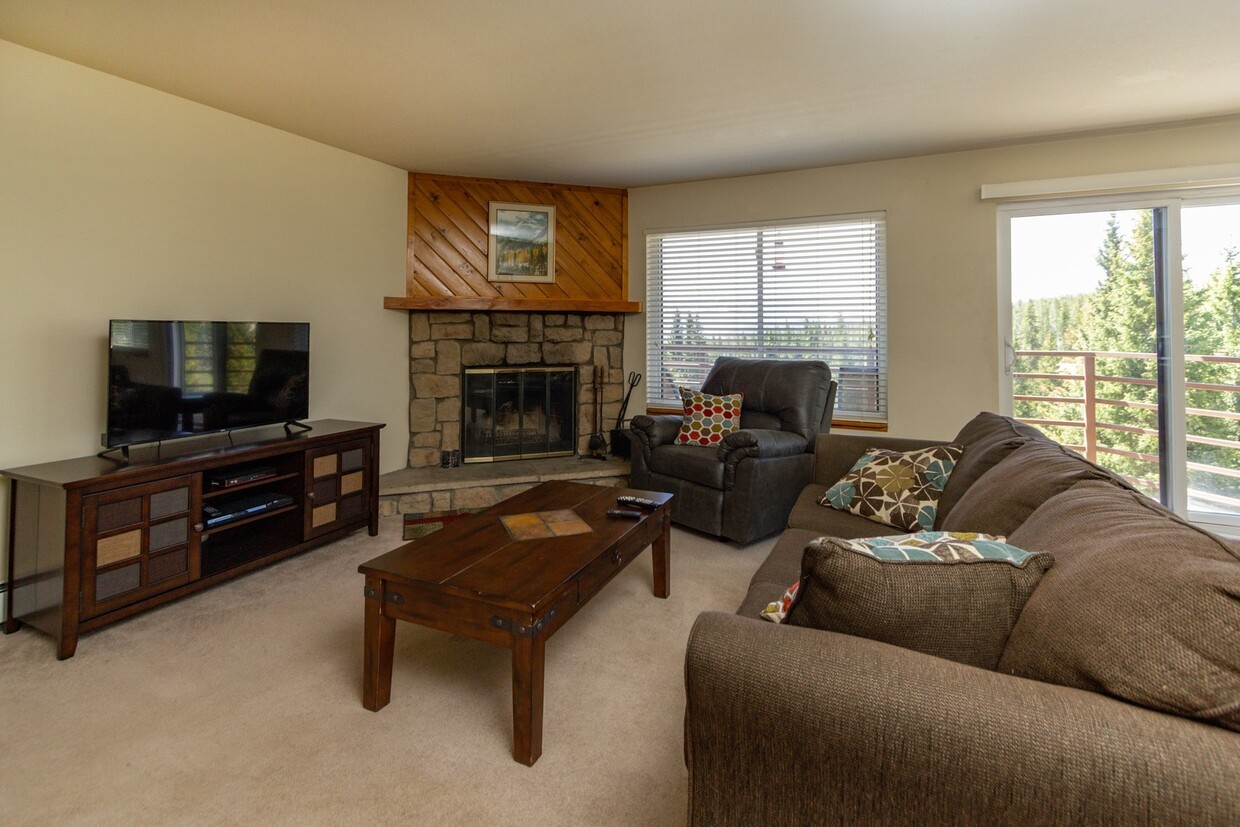 Primary Photo - Buffalo Ridge Condos-All Utilities, Clubhouse, Wifi, Bus Route & Views