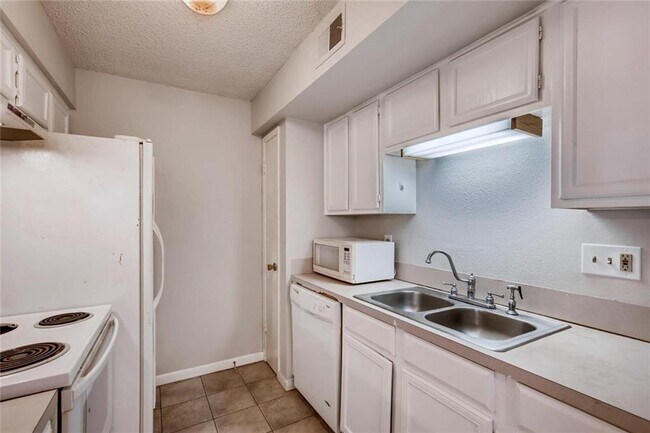 Building Photo - 4159 Steck Ave