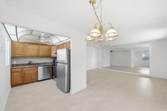 Building Photo - 452 Brittany Dr