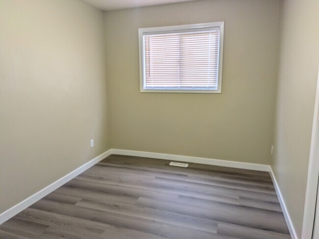 Photo du bâtiment - 46043 Mellard Ave