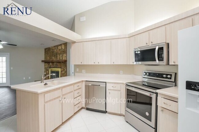 Foto del edificio - This Summer Special is Heating Up!: 50% of...