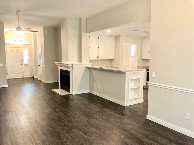 Foto del edificio - 8008 Nairn Dr
