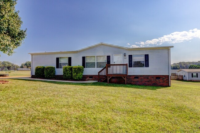 Building Photo - 3569 Oakdale Dr