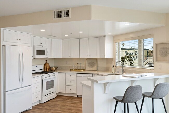 Foto del edificio - PRISTINE LUXURY BEACH CONDO, 1 BLOCK TO TH...
