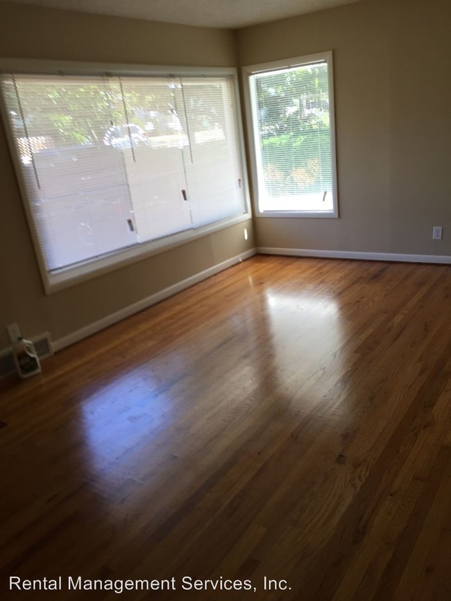 Building Photo - 2 br, 1 bath Apartment - 3901 SE 49th Avenue