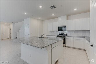 Building Photo - 2807 Abrantes Pl