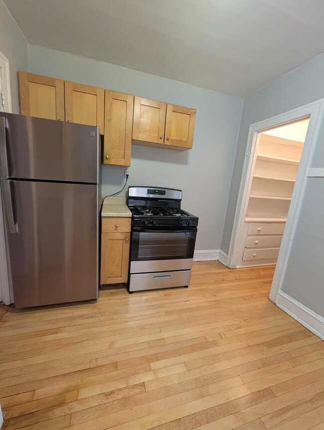 Building Photo - 3447 W Foster Ave