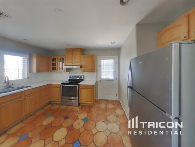 Building Photo - 4809 W Cochise Dr