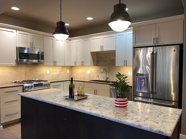 Foto del edificio - CLICK "REQUEST A TOUR" NOW!