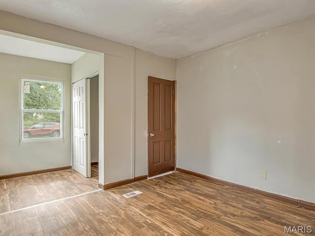 Building Photo - 5611 Hallows Ave