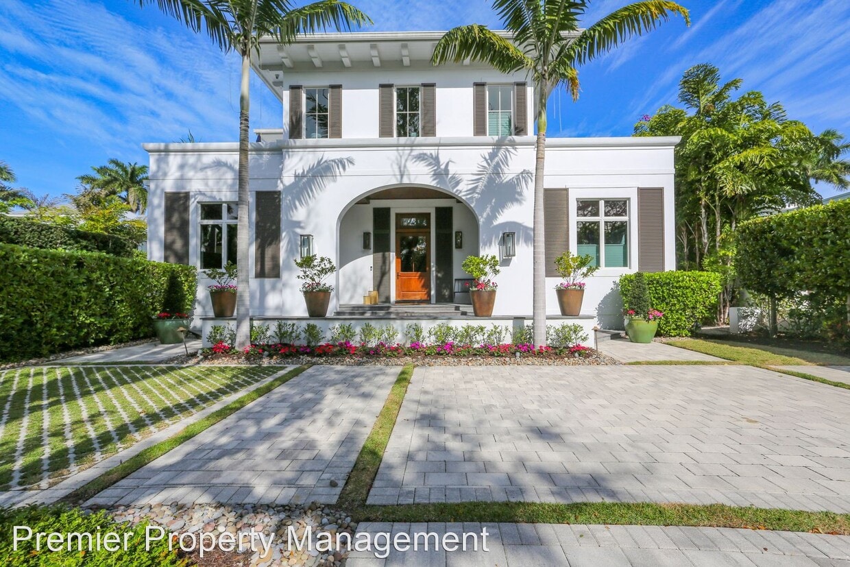 Primary Photo - 5 br, 5.5 bath House - 215 3rd Avenue N