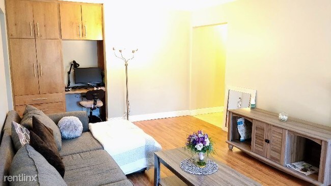 Building Photo - 1 br, 1 bath Condo - 10 A Shrewsbury green dr