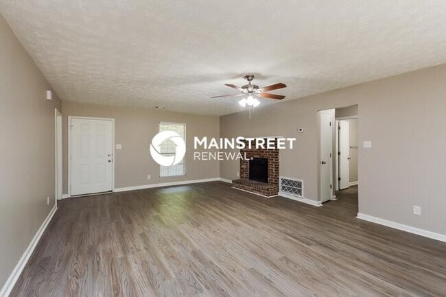 Building Photo - 4585 Old Lake Dr