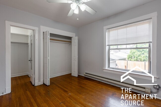 Building Photo - 3263 W Wrightwood Ave