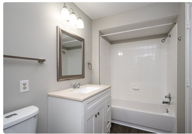 Photo - 2121 Lobdell Blvd (Baton Rouge, LA) Apartment
