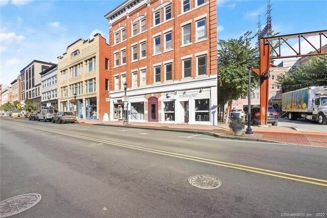 Building Photo - 131 Washington St