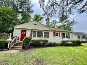 Building Photo - 5621 Larry Ave