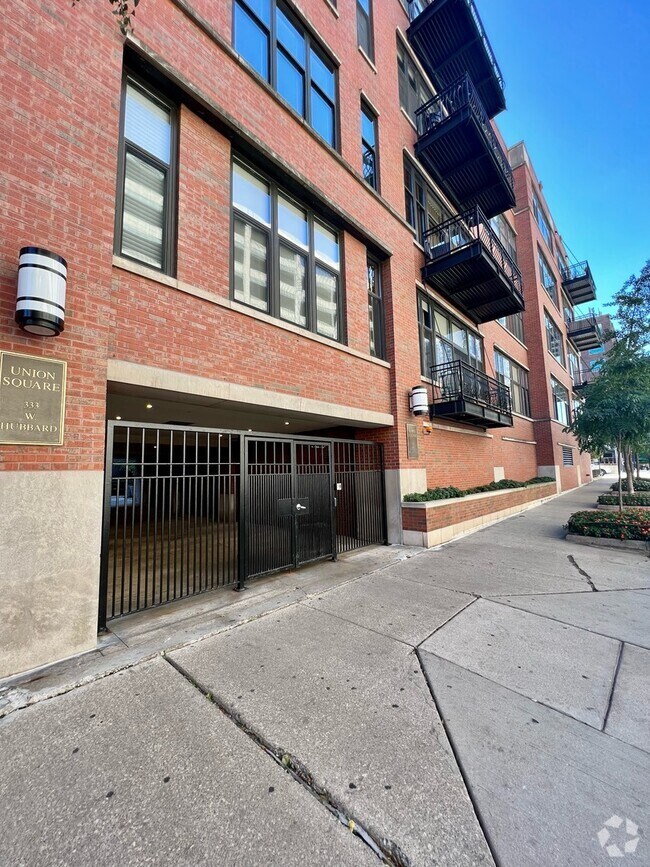 Building Photo - 333 W Hubbard St