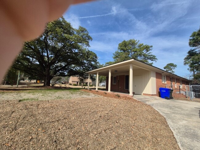 Foto del edificio - 1802 S Elm St