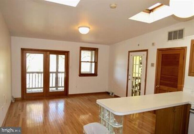 Building Photo - 7928 Ridge Ave