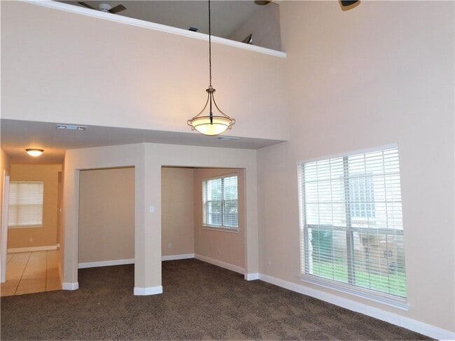 Building Photo - 8800 Hazelhurst Dr