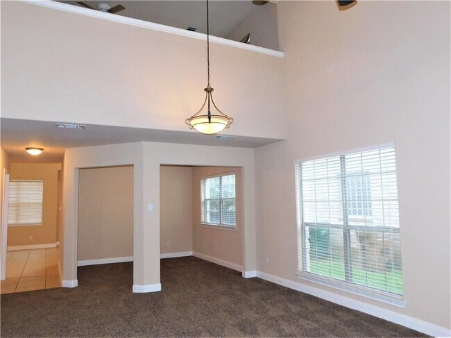 Foto del edificio - 8800 Hazelhurst Dr