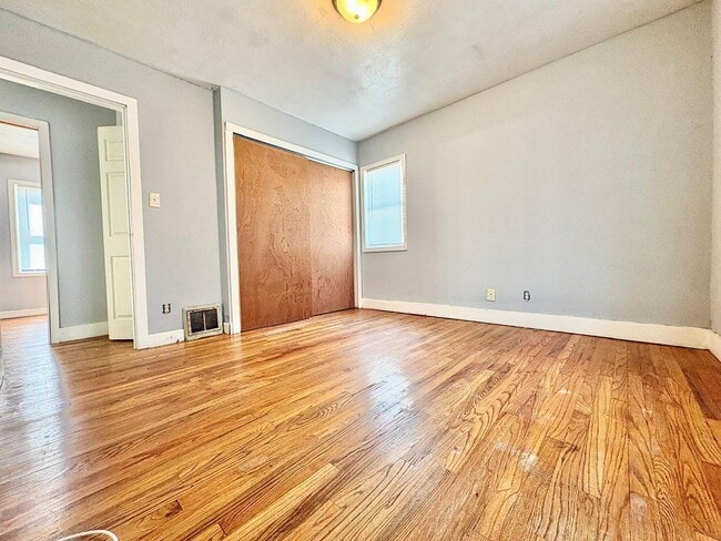 Building Photo - 811 Fairway St