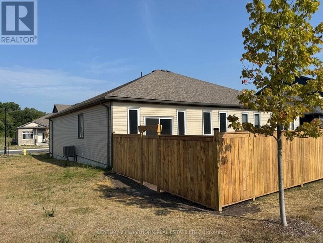 Building Photo - 64 Markland Ave